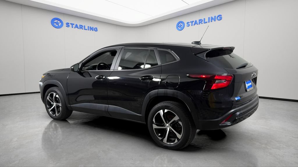 Used 2024 Chevrolet Trax RS w/ Sunroof Package FWD image 5