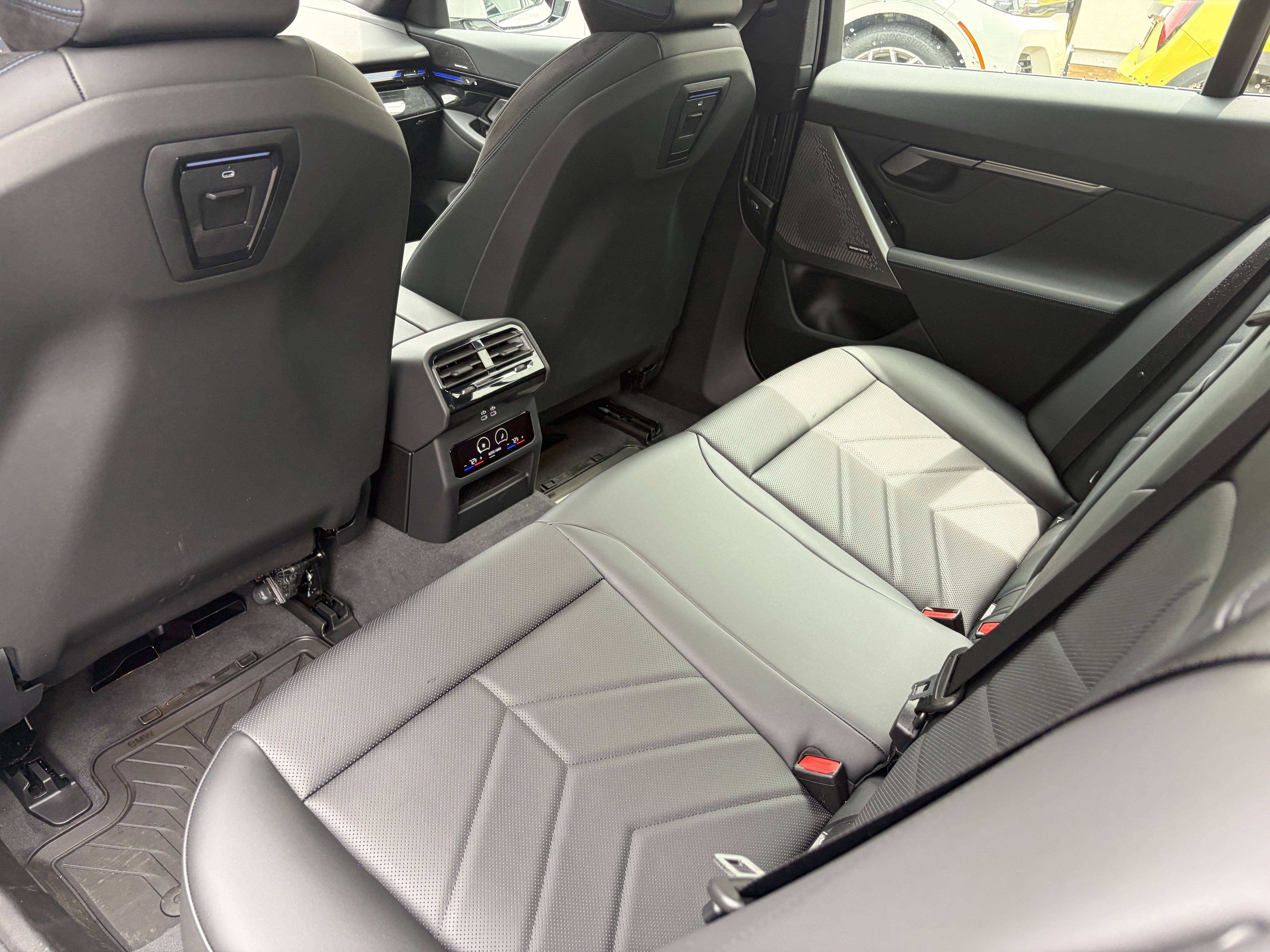 Used 2026 BMW 530i xDrive w/ M Sport Package AWD/4WD image 15