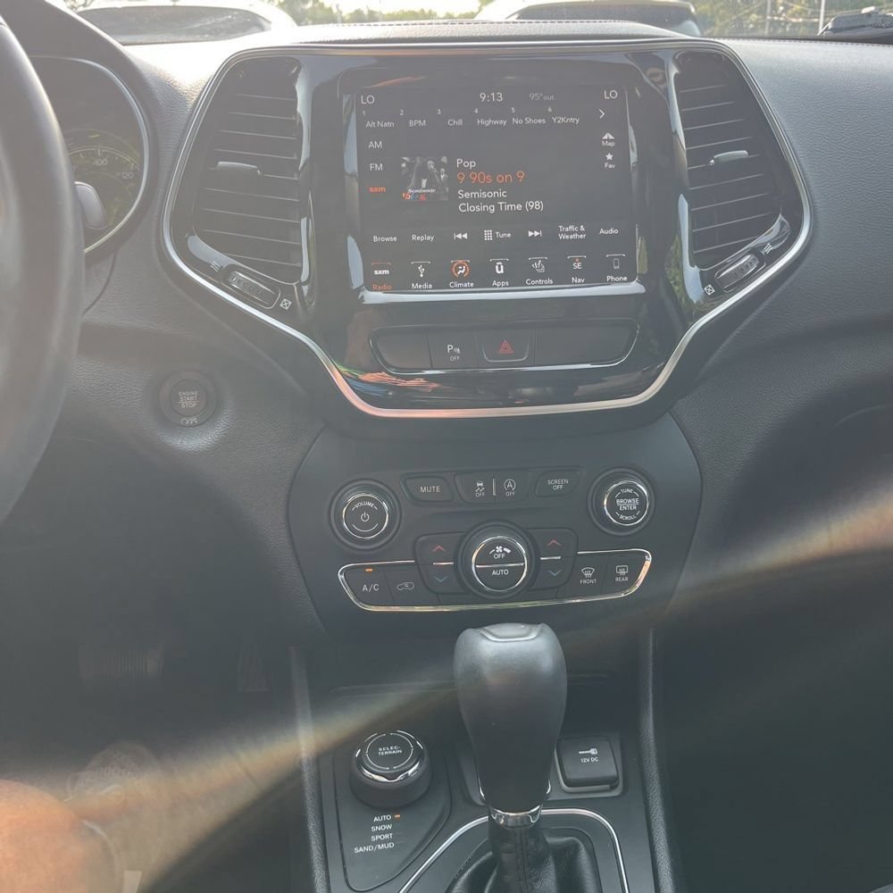 Used 2019 Jeep Cherokee High Altitude AWD/4WD image 8