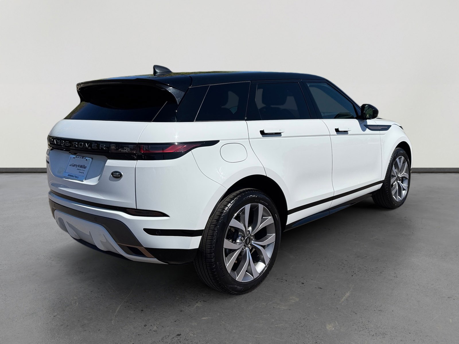 Used 2023 Land Rover Range Rover Evoque R-Dynamic S image 5