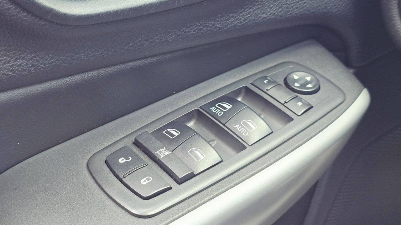 Used 2018 Jeep Cherokee Trailhawk AWD/4WD image 30