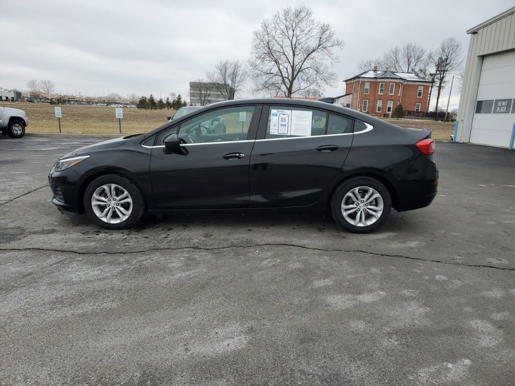 Used 2019 Chevrolet Cruze LT w/ Convenience Package image 4