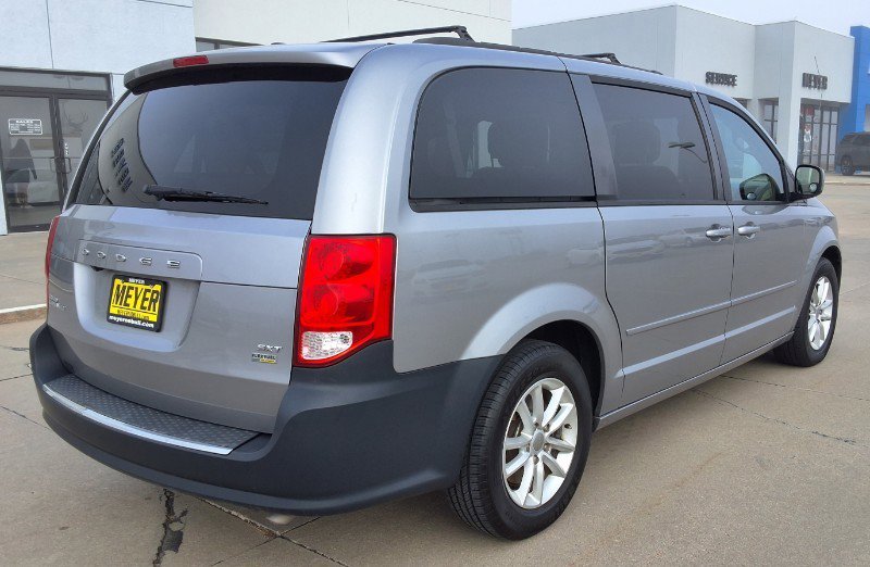Used 2016 Dodge Grand Caravan SXT w/ UConnect Hands-Free Group image 8