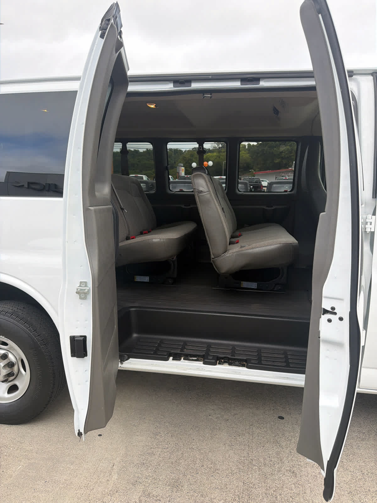 Used 2023 Chevrolet Express 3500 LS RWD image 11