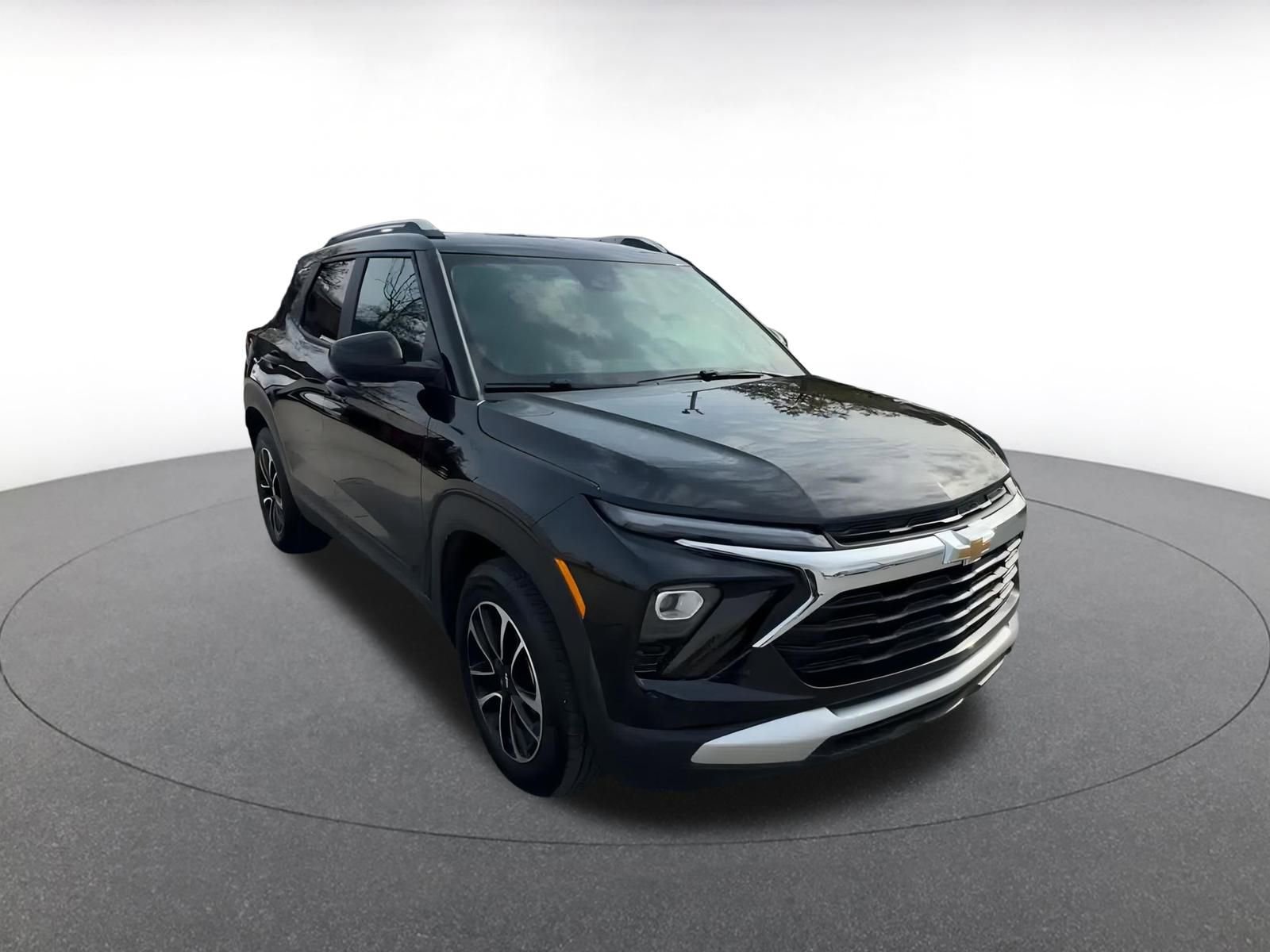 Used 2025 Chevrolet TrailBlazer LT image 3