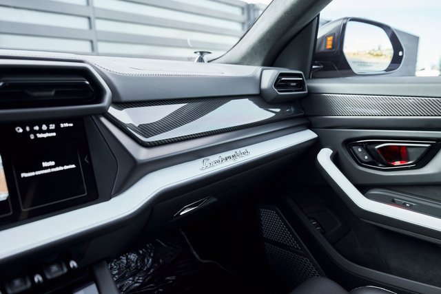 Used 2025 Lamborghini Urus SE image 81