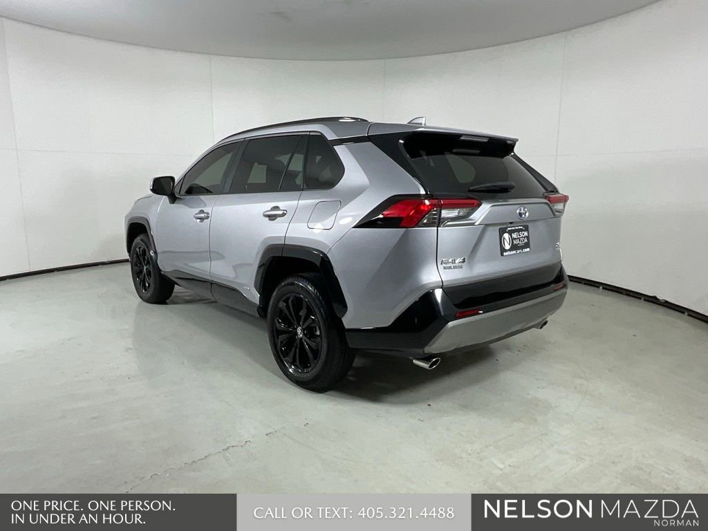Used 2024 Toyota RAV4 SE image 6