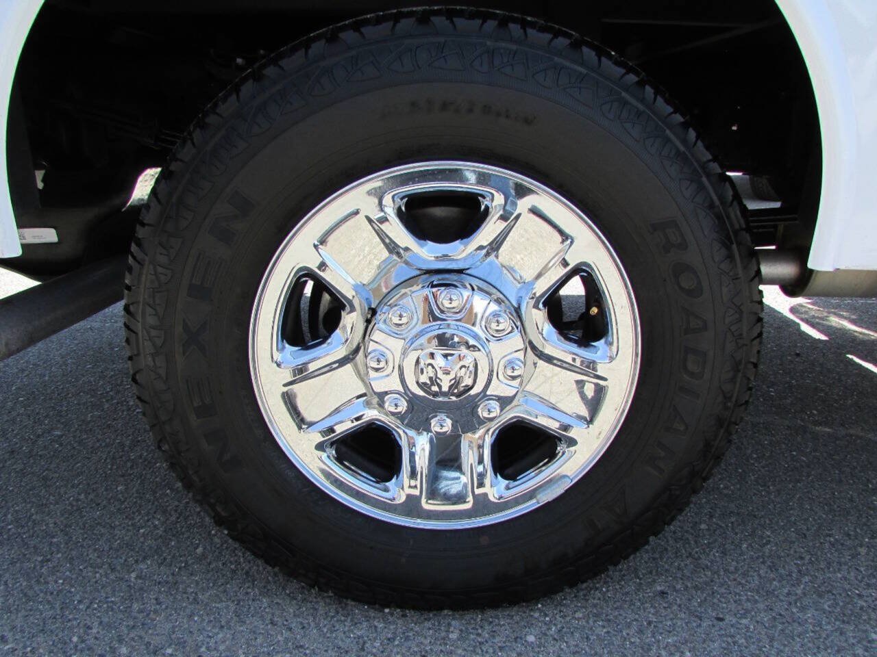 Used 2024 RAM 3500 SLT AWD/4WD image 17