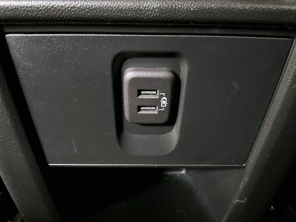 Used 2023 Chevrolet Traverse LT w/ LPO, Floor Liner Package AWD/4WD image 28