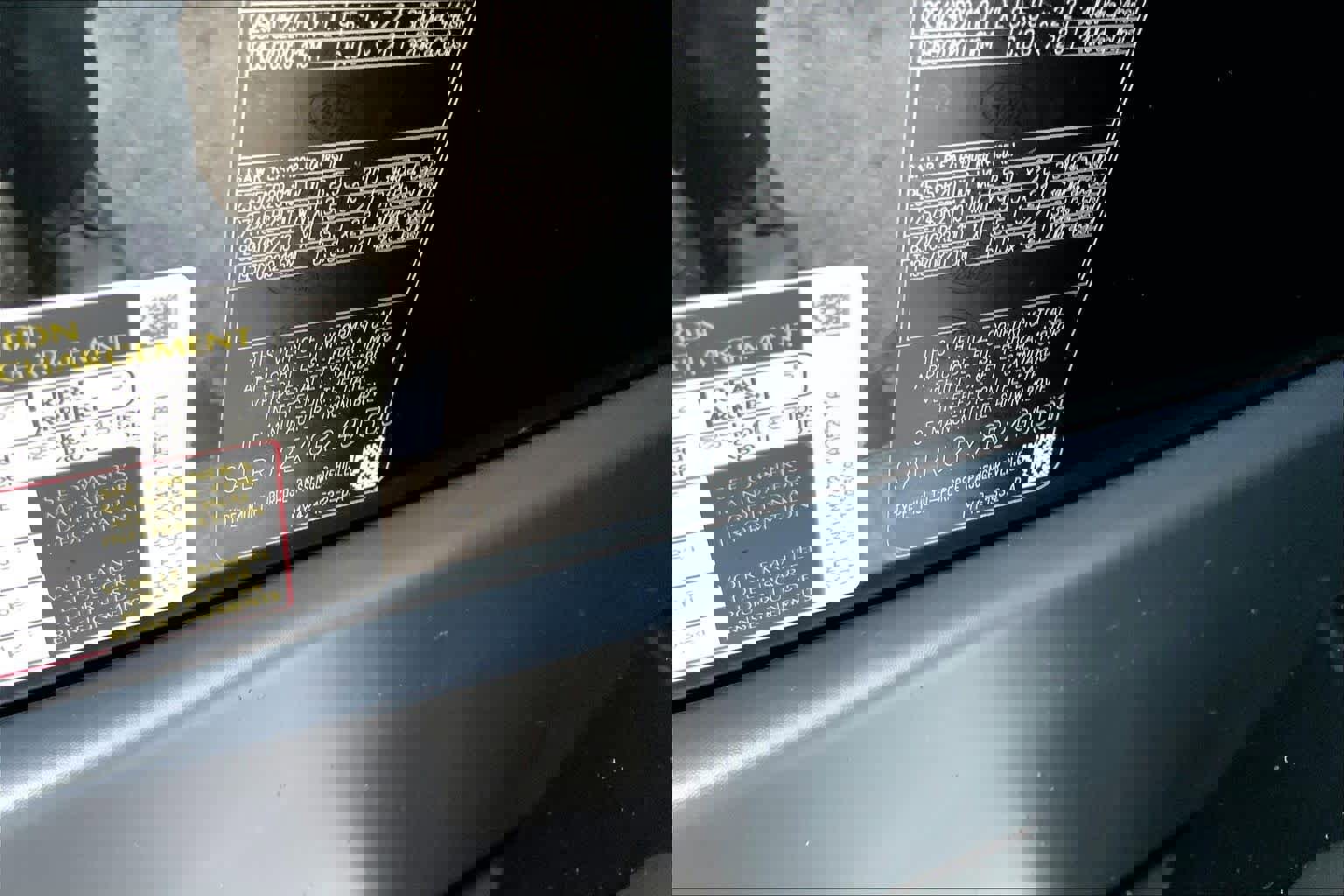 Used 2024 Land Rover Discovery S image 30