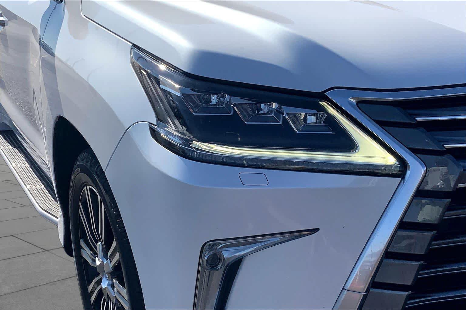 Used 2019 Lexus LX 570 4WD w/ Luxury Package image 28