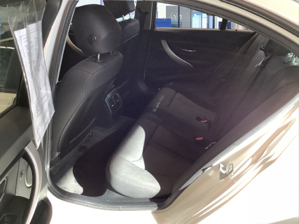 Used 2017 BMW 320i xDrive Sedan AWD/4WD image 17