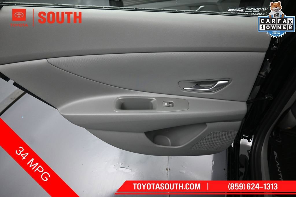 Used 2025 Hyundai Elantra SEL FWD image 29