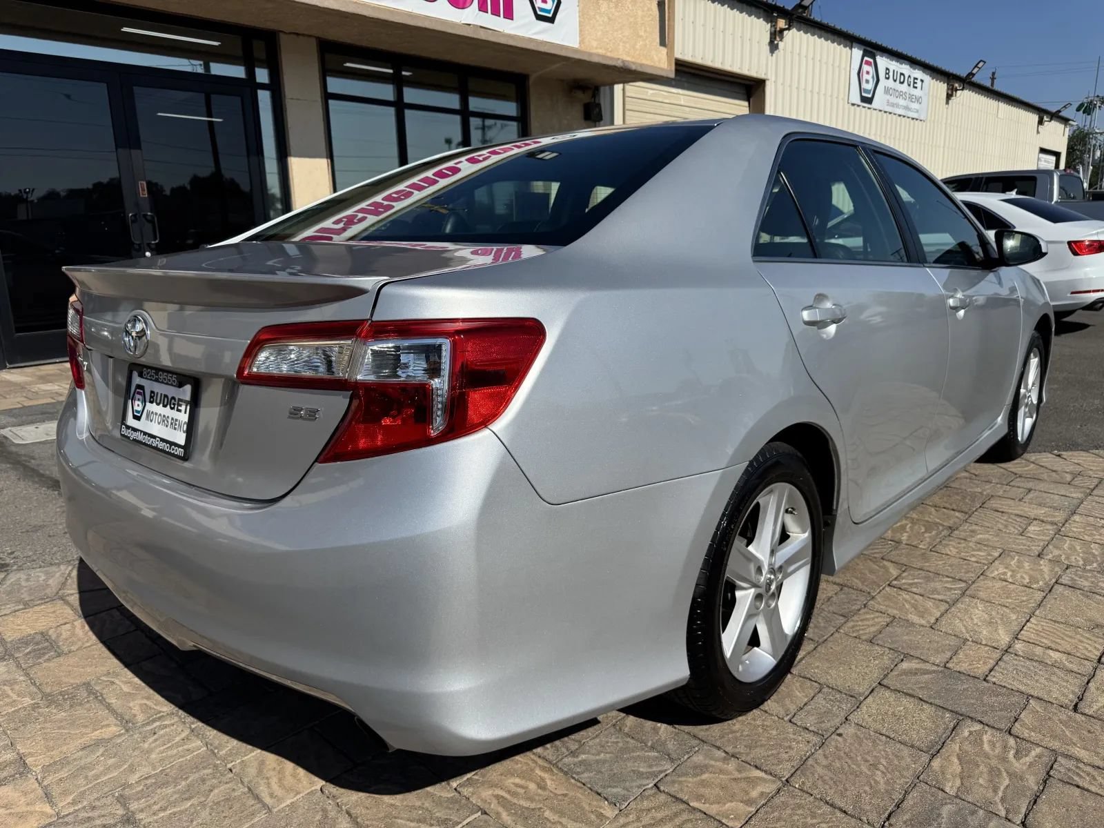 Used 2014 Toyota Camry SE FWD image 2