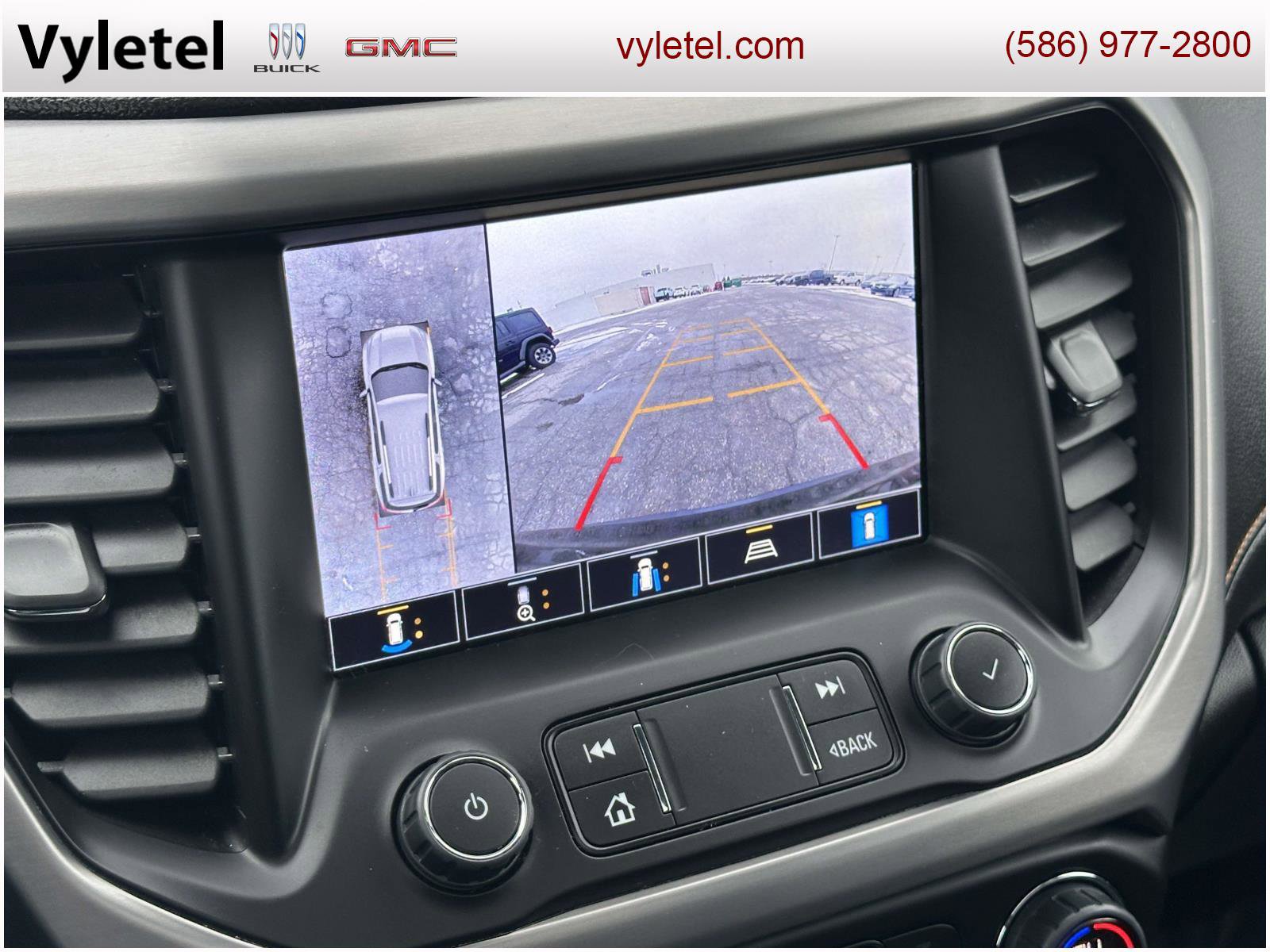 Used 2023 GMC Acadia AT4 w/ Technology Package image 28