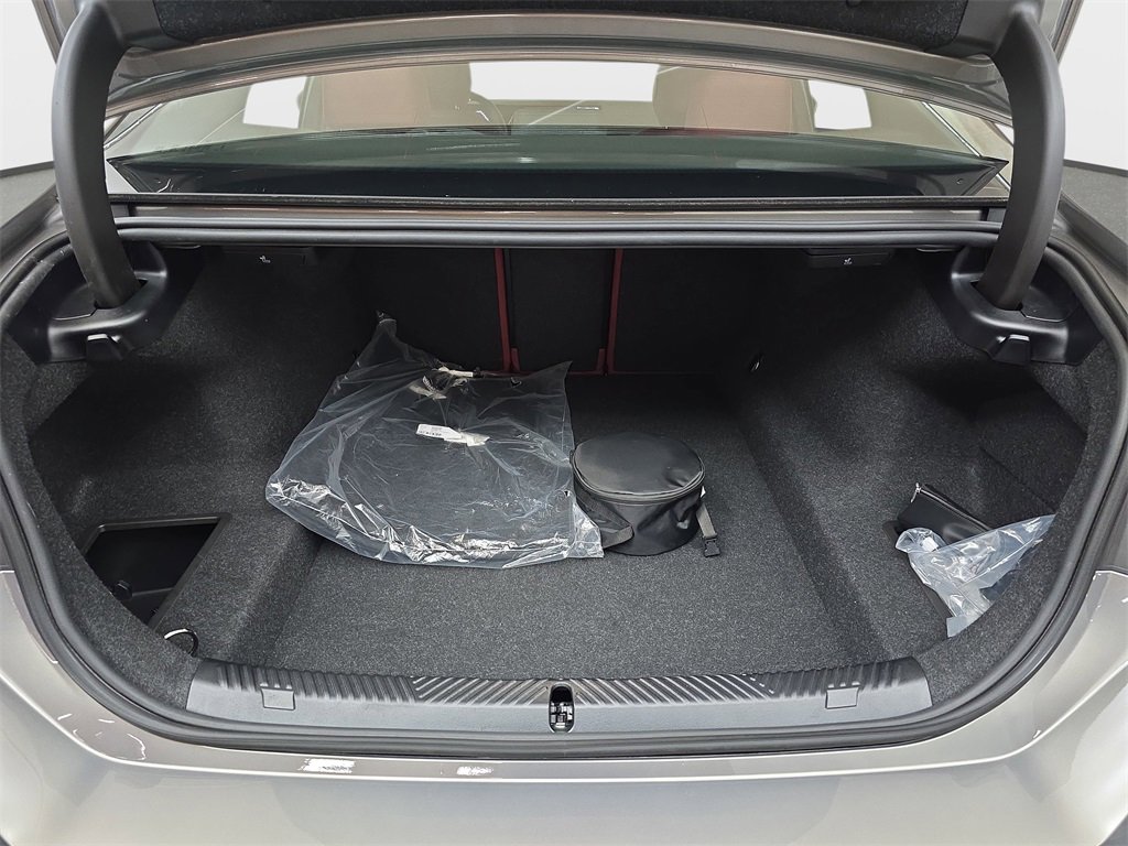 Used 2026 BMW 530i xDrive w/ M Sport Package image 15