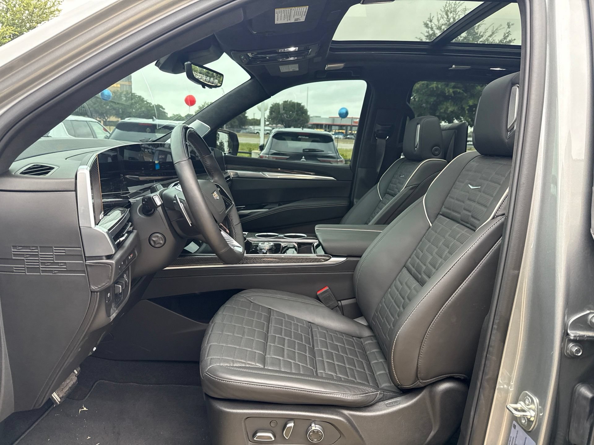 Used 2025 Cadillac Escalade V AWD/4WD image 7