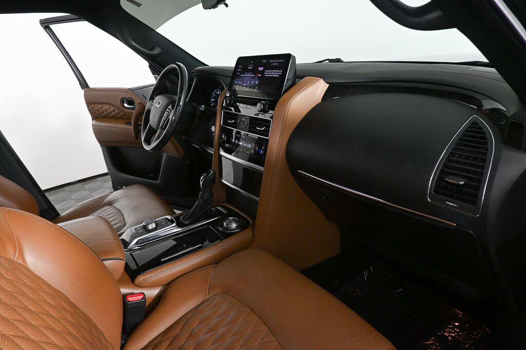Used 2024 INFINITI QX80 Sensory AWD/4WD image 5