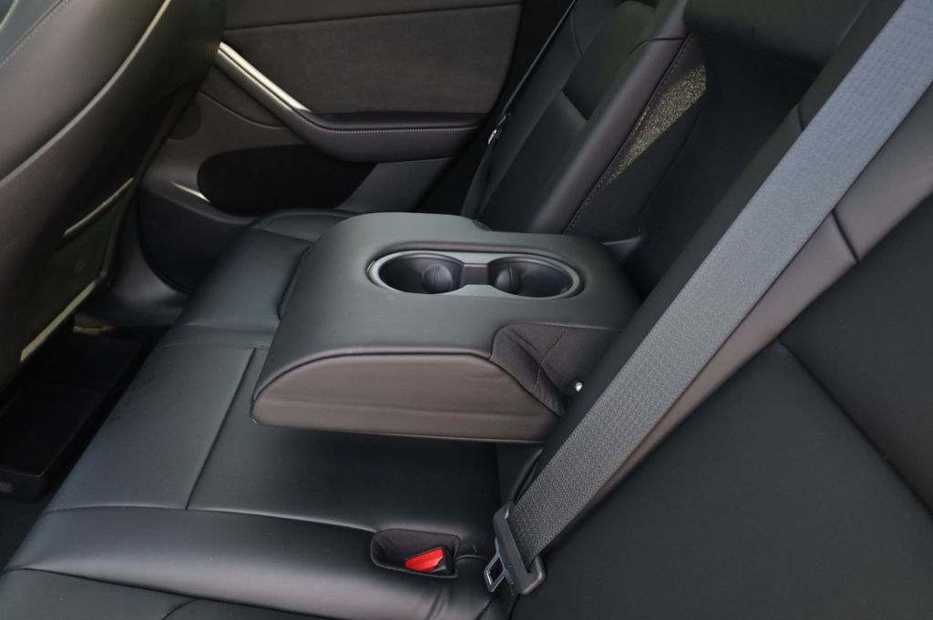 Used 2023 Tesla Model Y Long Range image 2