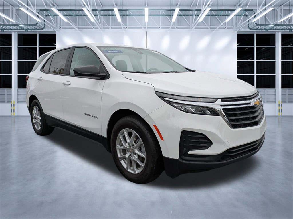 Used 2023 Chevrolet Equinox LS w/ LS Convenience Package image 2