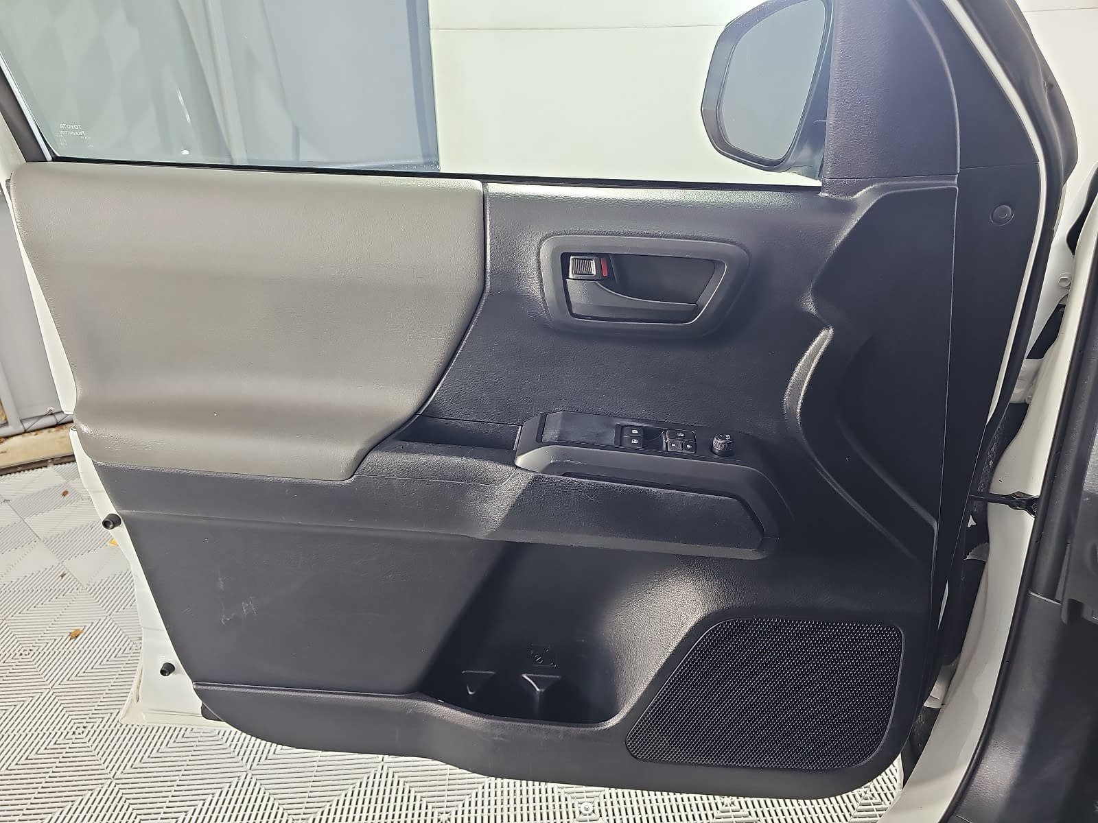 Used 2019 Toyota Tacoma SR RWD image 23