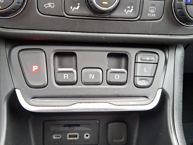 Used 2021 GMC Terrain SLT image 15