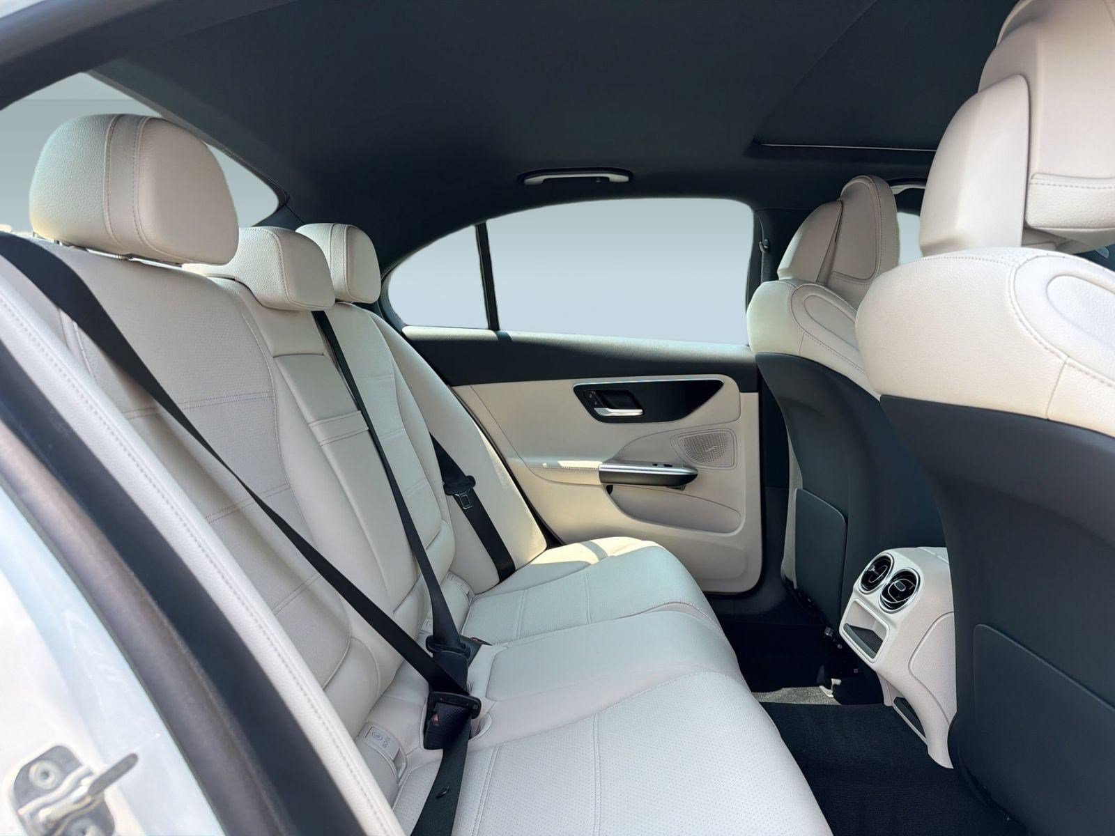 Used 2024 Mercedes-Benz C 300 4MATIC Sedan image 29