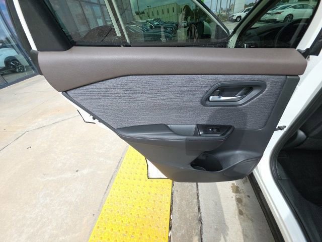 Used 2023 Nissan Rogue SV image 23