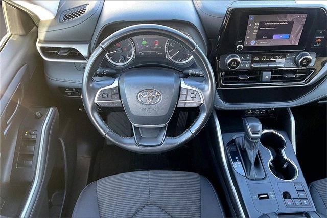 Used 2023 Toyota Highlander LE image 5