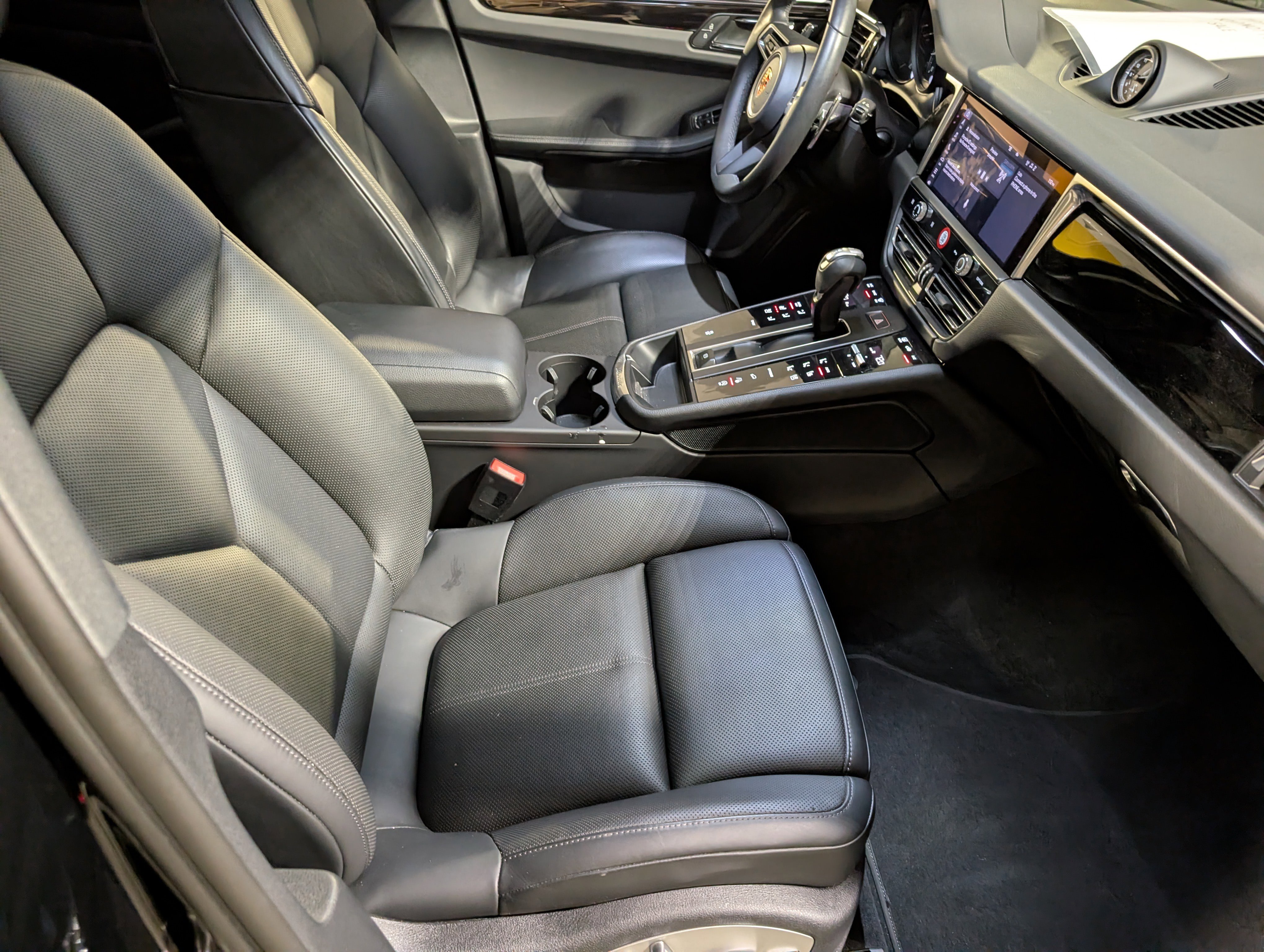 Used 2024 Porsche Macan image 24