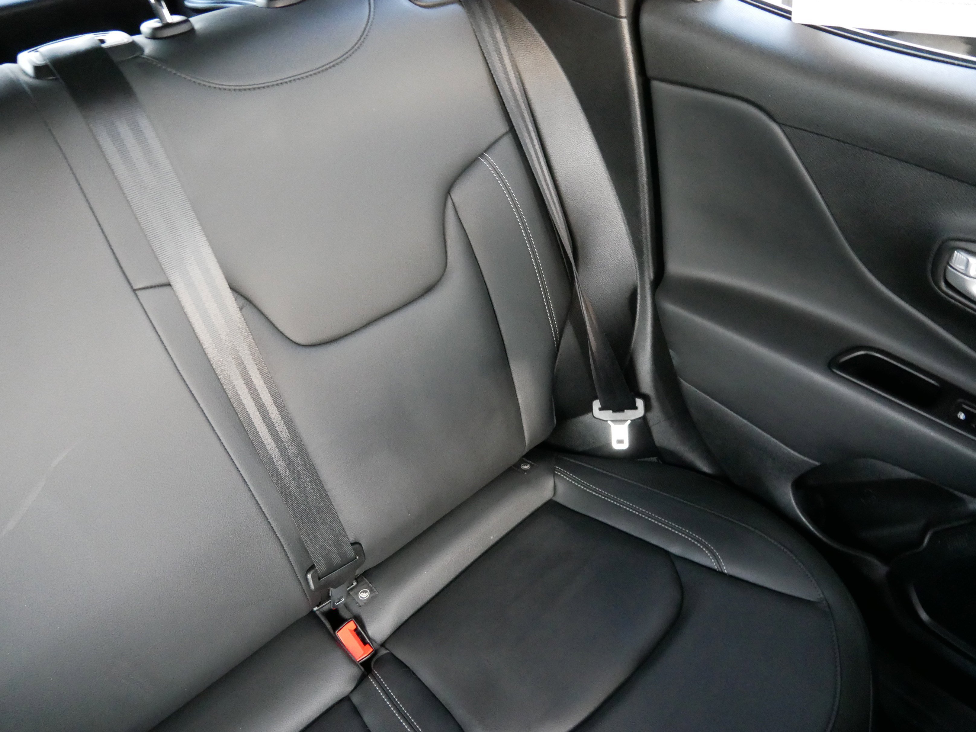 Used 2023 Jeep Renegade Limited image 14