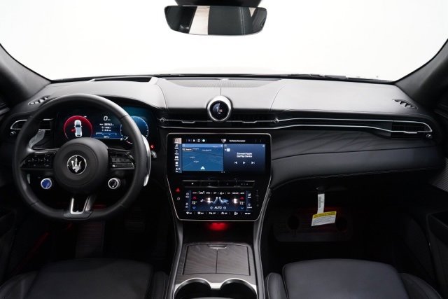 New 2025 Maserati Grecale GT image 13