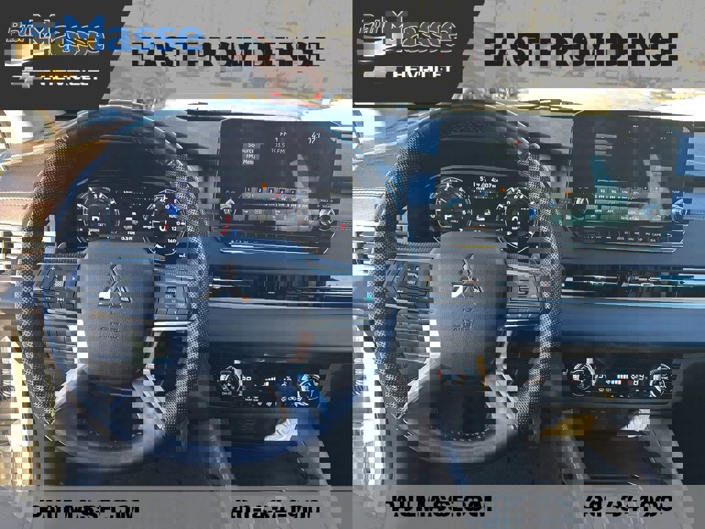 Used 2023 Mitsubishi Outlander SE image 12