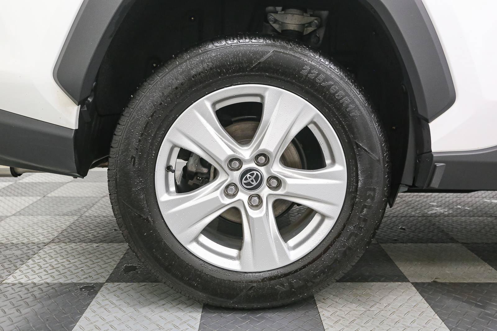 Used 2020 Toyota RAV4 XLE AWD/4WD image 15