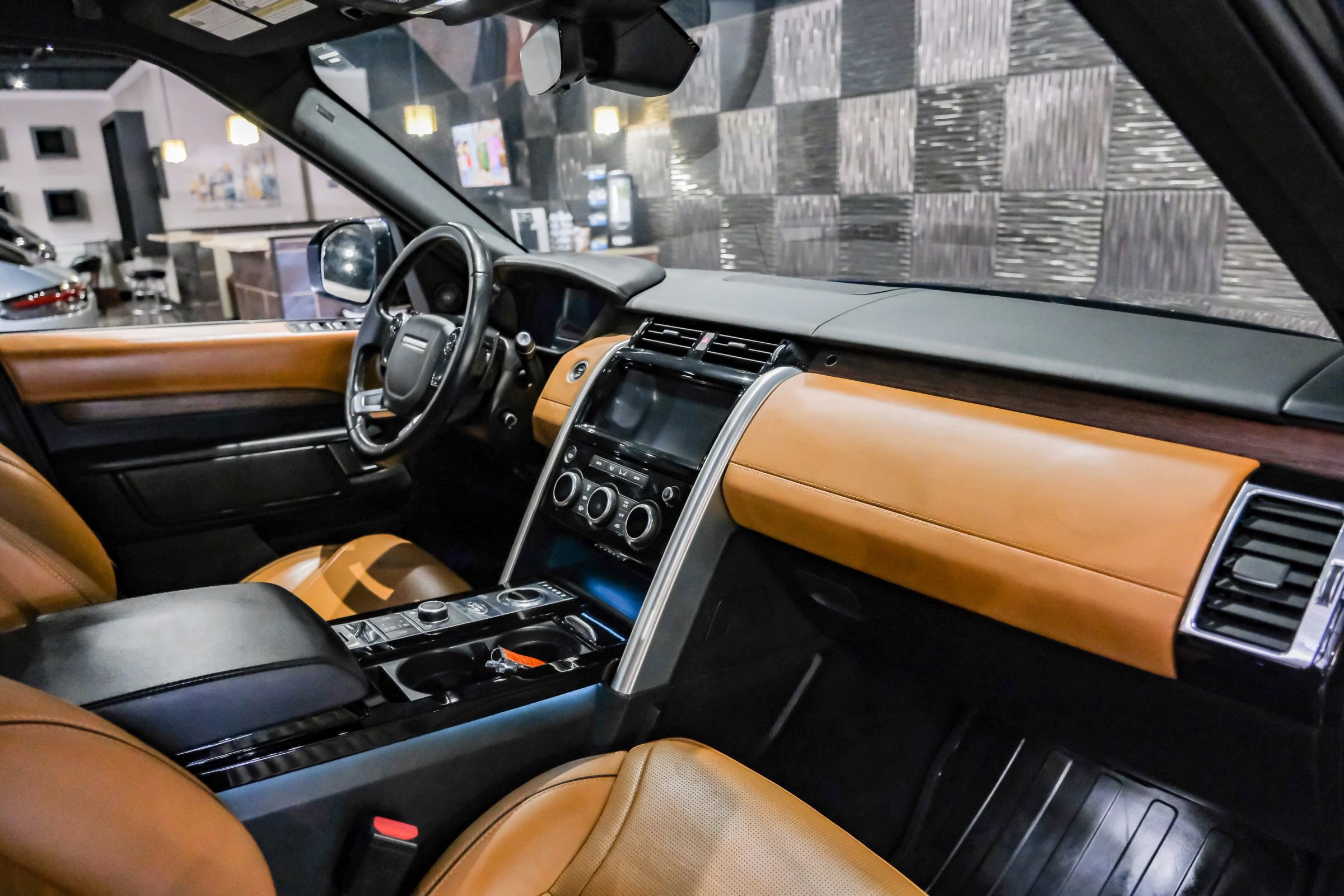 Used 2019 Land Rover Discovery HSE Luxury image 11