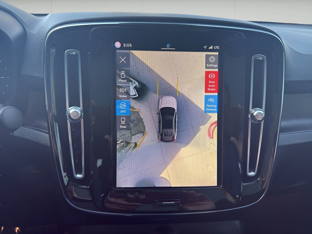 Used 2023 Volvo C40 P8 Recharge Ultimate image 21