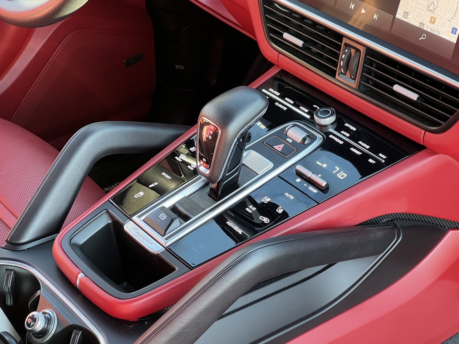 Certified 2022 Porsche Cayenne S Platinum image 33