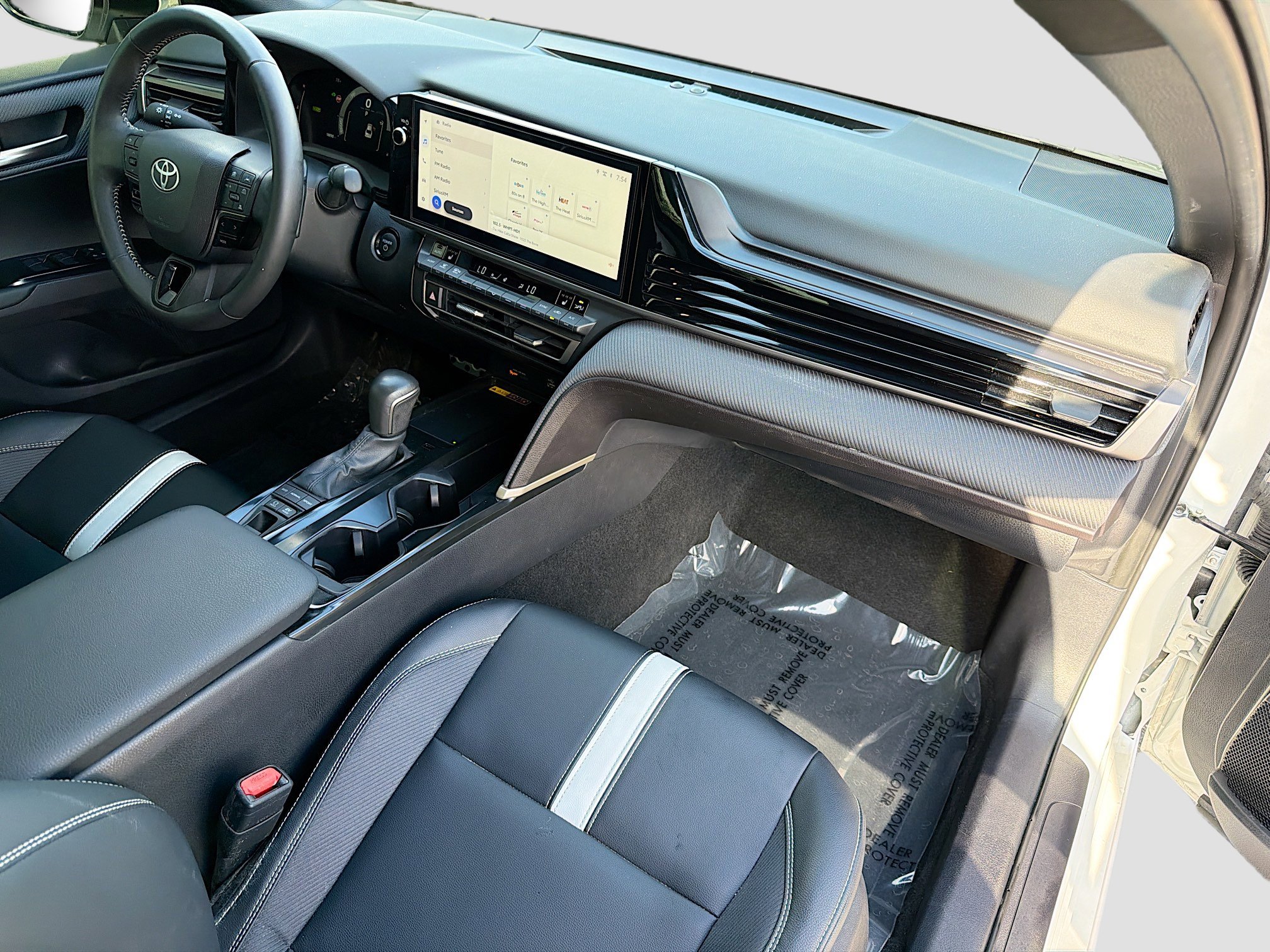 Used 2025 Toyota Camry SE w/ Multimedia Upgrade Package image 12