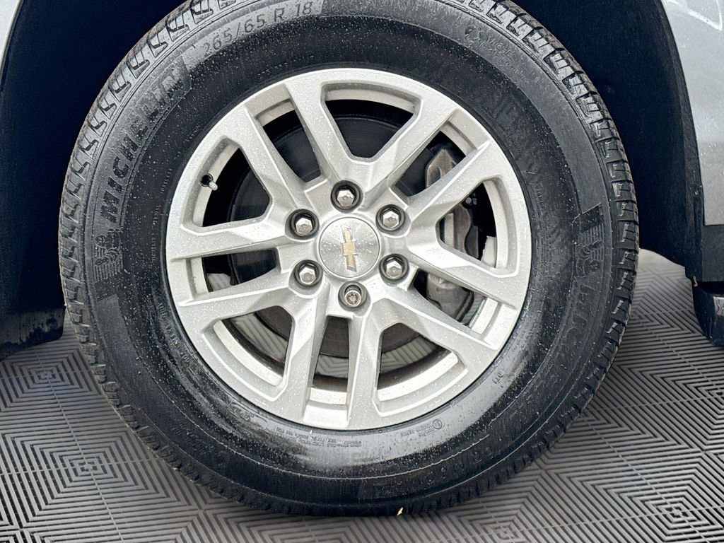 Used 2022 Chevrolet Suburban LT w/ Luxury Package image 33