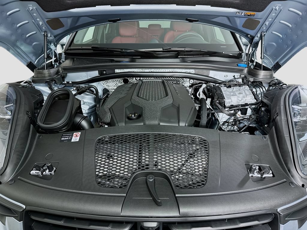 Certified 2026 Porsche Macan AWD/4WD image 32