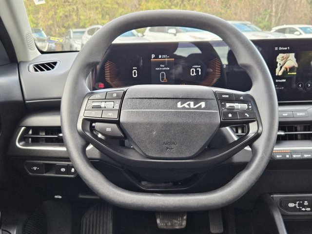 Used 2025 Kia K4 LXS image 22