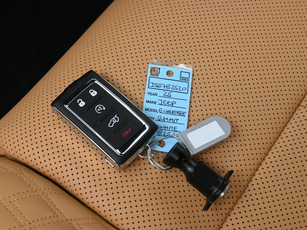 New 2025 Jeep Grand Cherokee L Summit AWD/4WD image 19