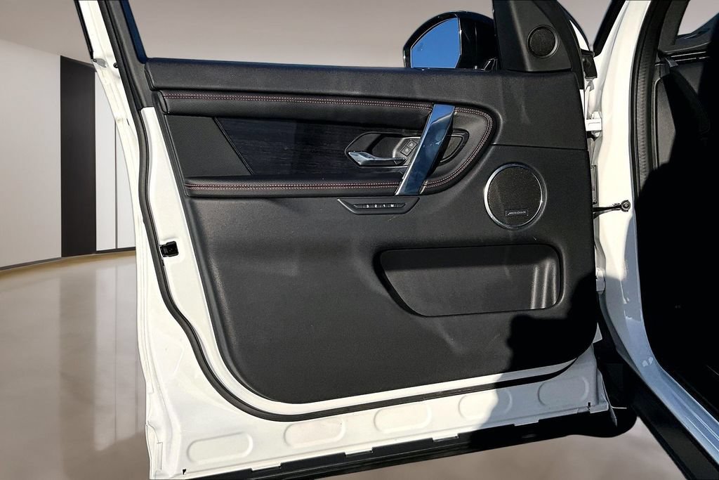Certified 2022 Land Rover Discovery Sport SE R-Dynamic AWD/4WD image 18