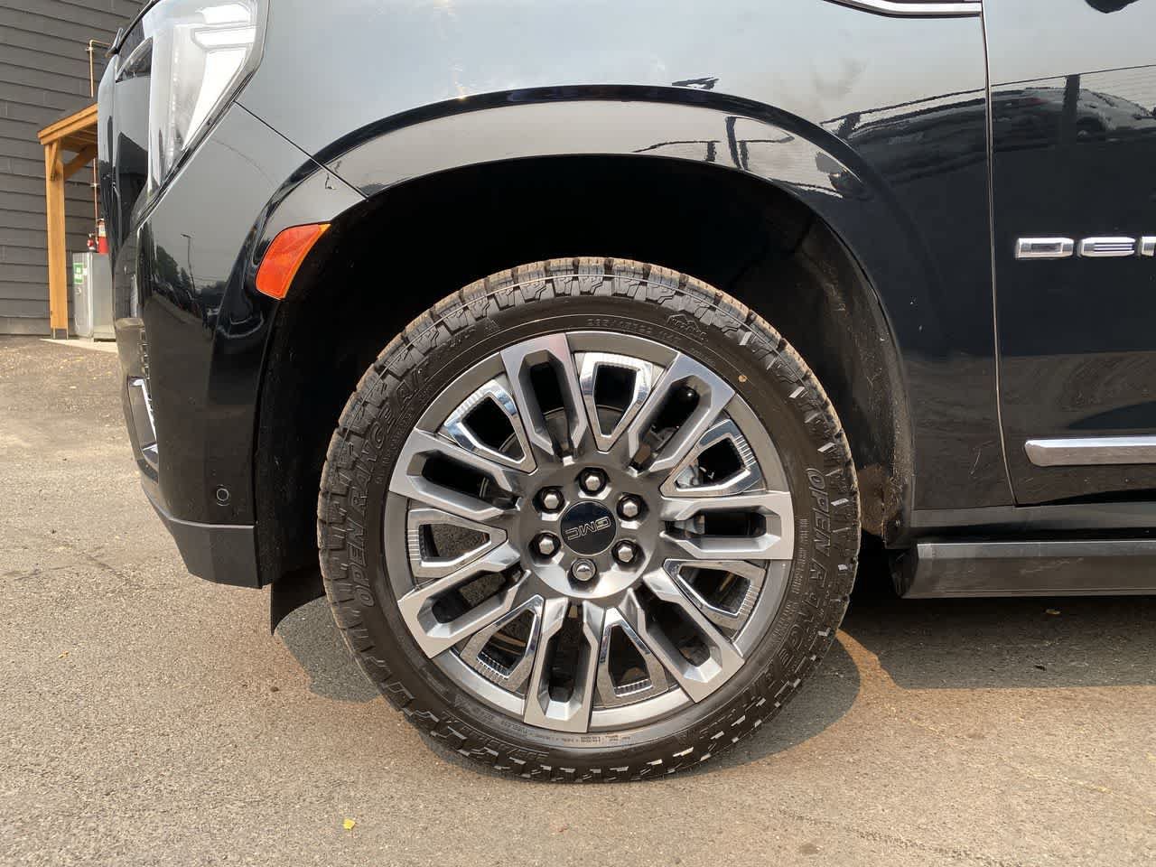 Used 2023 GMC Yukon XL Denali Ultimate AWD/4WD image 11