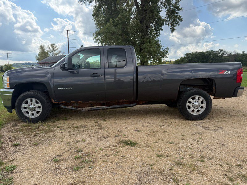 Used 2011 Chevrolet Silverado 3500 LT w/ Interior Plus Package image 2