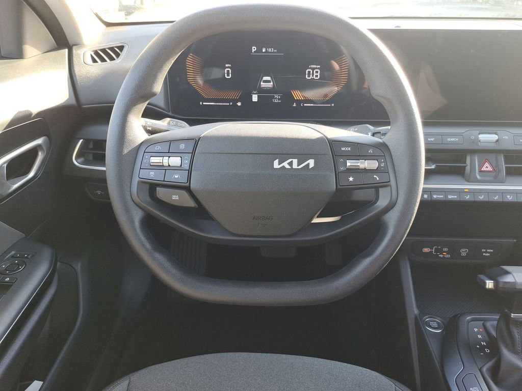 Used 2025 Kia K4 LXS image 16
