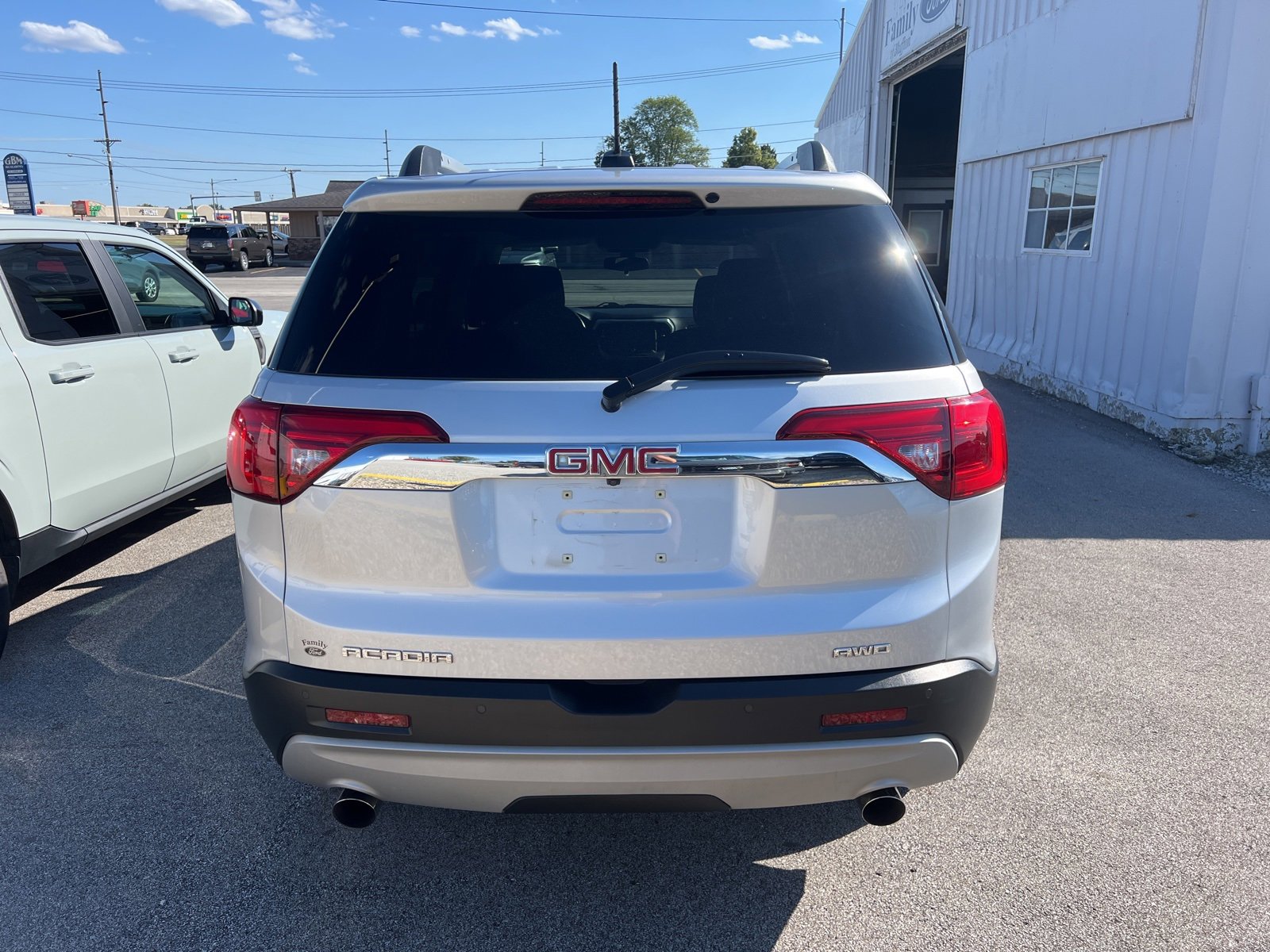 Used 2019 GMC Acadia SLE w/ Driver Alert Package I image 5