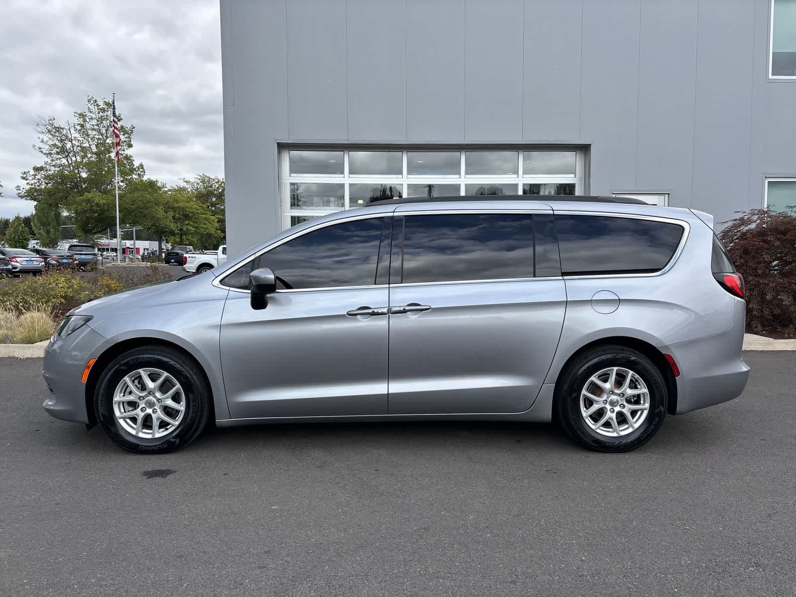 Certified 2020 Chrysler Voyager Lxi FWD image 2