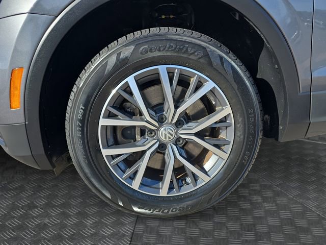 Used 2020 Volkswagen Tiguan SE image 35