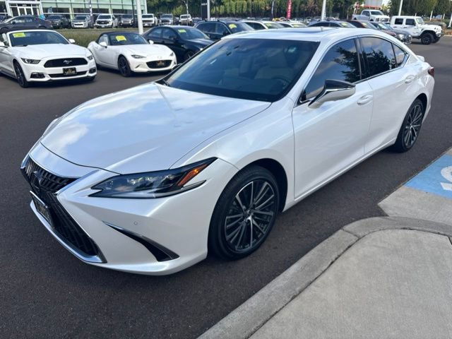 Certified 2025 Lexus ES 300h w/ Luxury Package FWD image 3